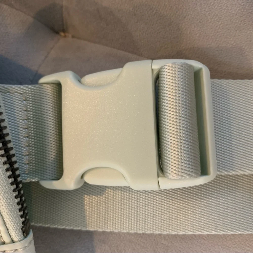 RARE NWOT Lululemon Everywhere Belt Bag Springtime Mint Green - Picture 9 of 16